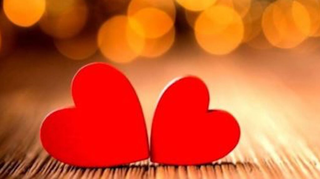 DRAGOBETELE SĂRUTĂ FETELE